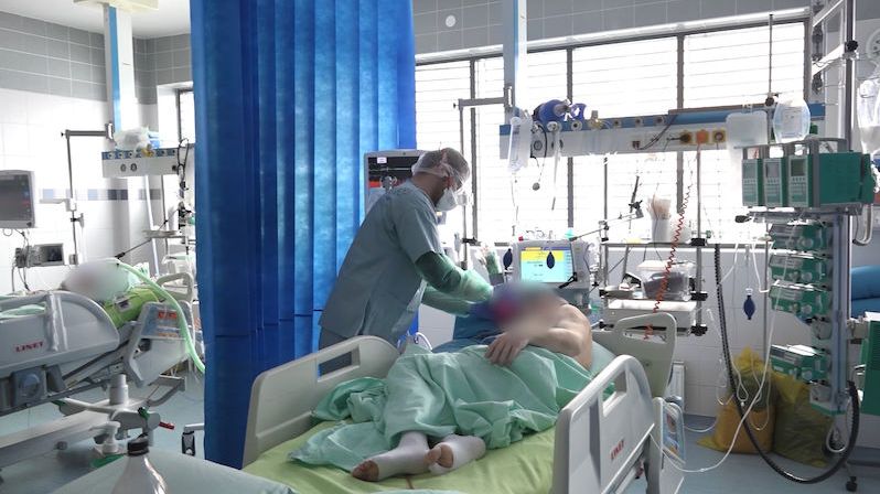 Už tři středočeské nemocnice vyhlásily stav hromadného postižení osob